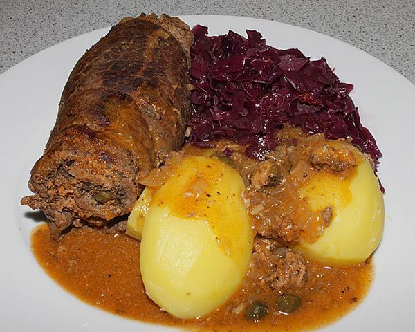 Beef meat roll with vegetables and potatoes